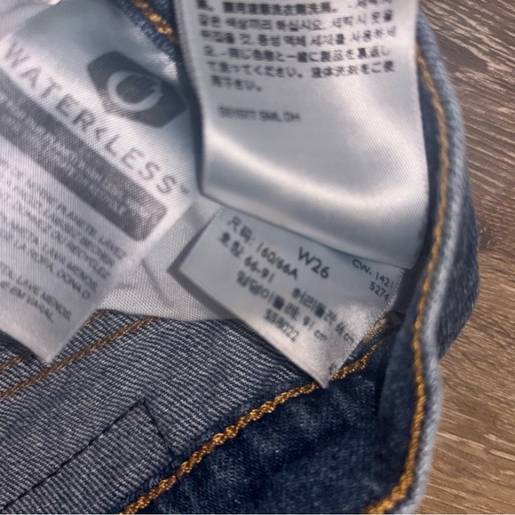 Levi’s Women’s 501 Button Fly Shorts - Picture 5 of 5